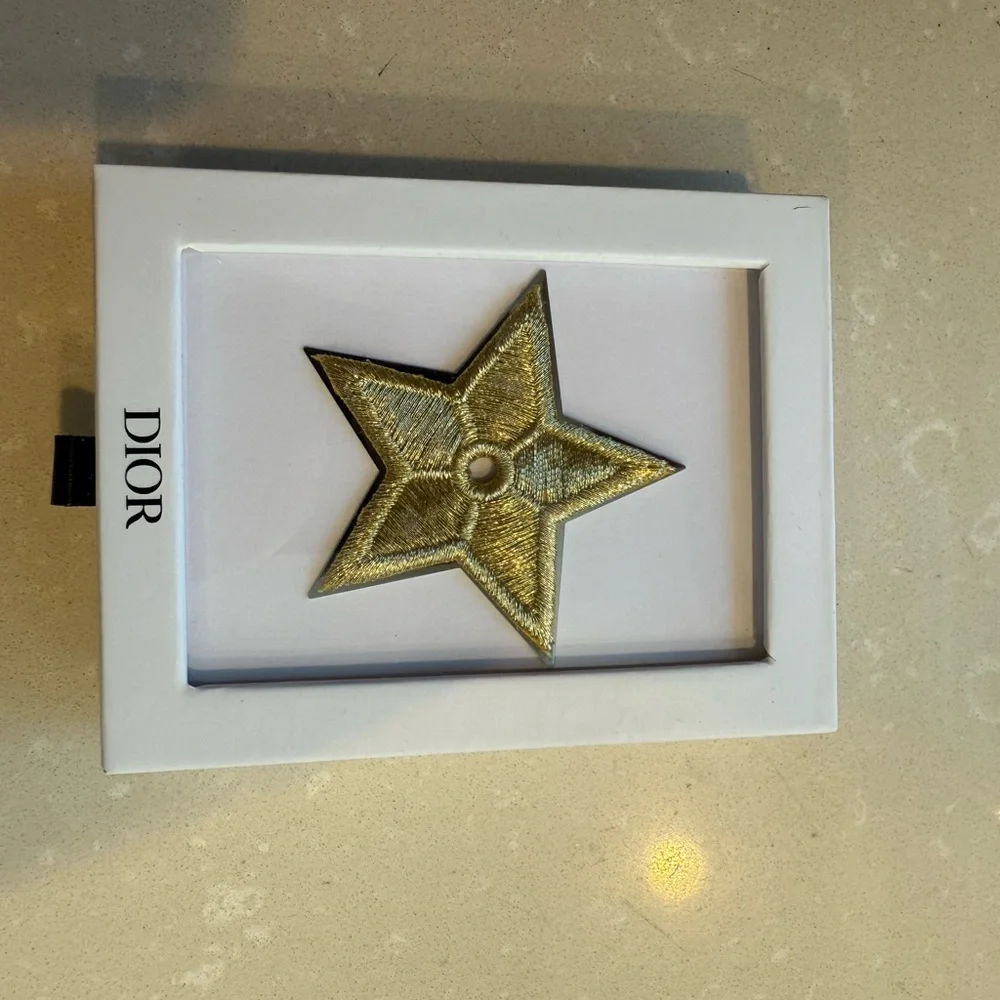 Silver Button Accessory - Picture 2 of 3